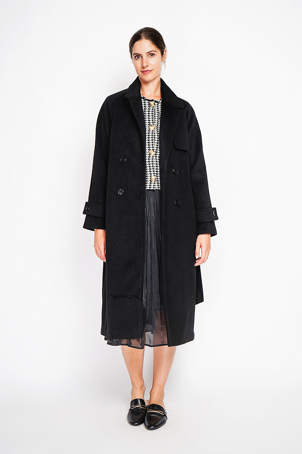 Cappotto lungo oversize con tasche doppiopetto e maniche lunghe fodera