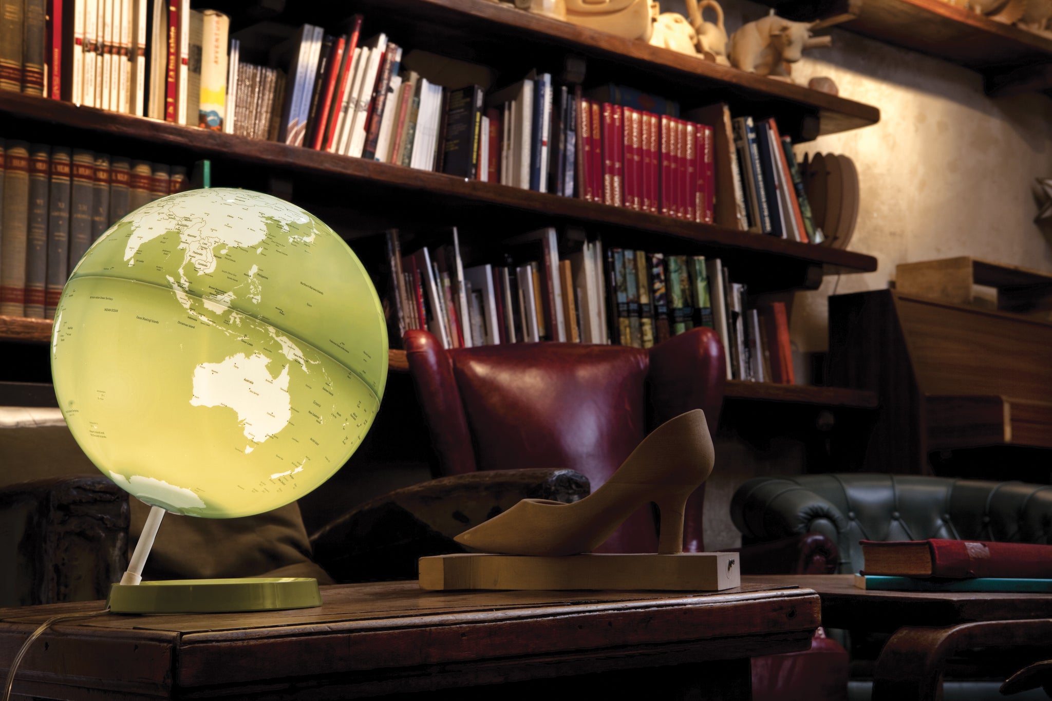 Light&Colour - Mappamondo luminoso di design - Pistachio - Inglese