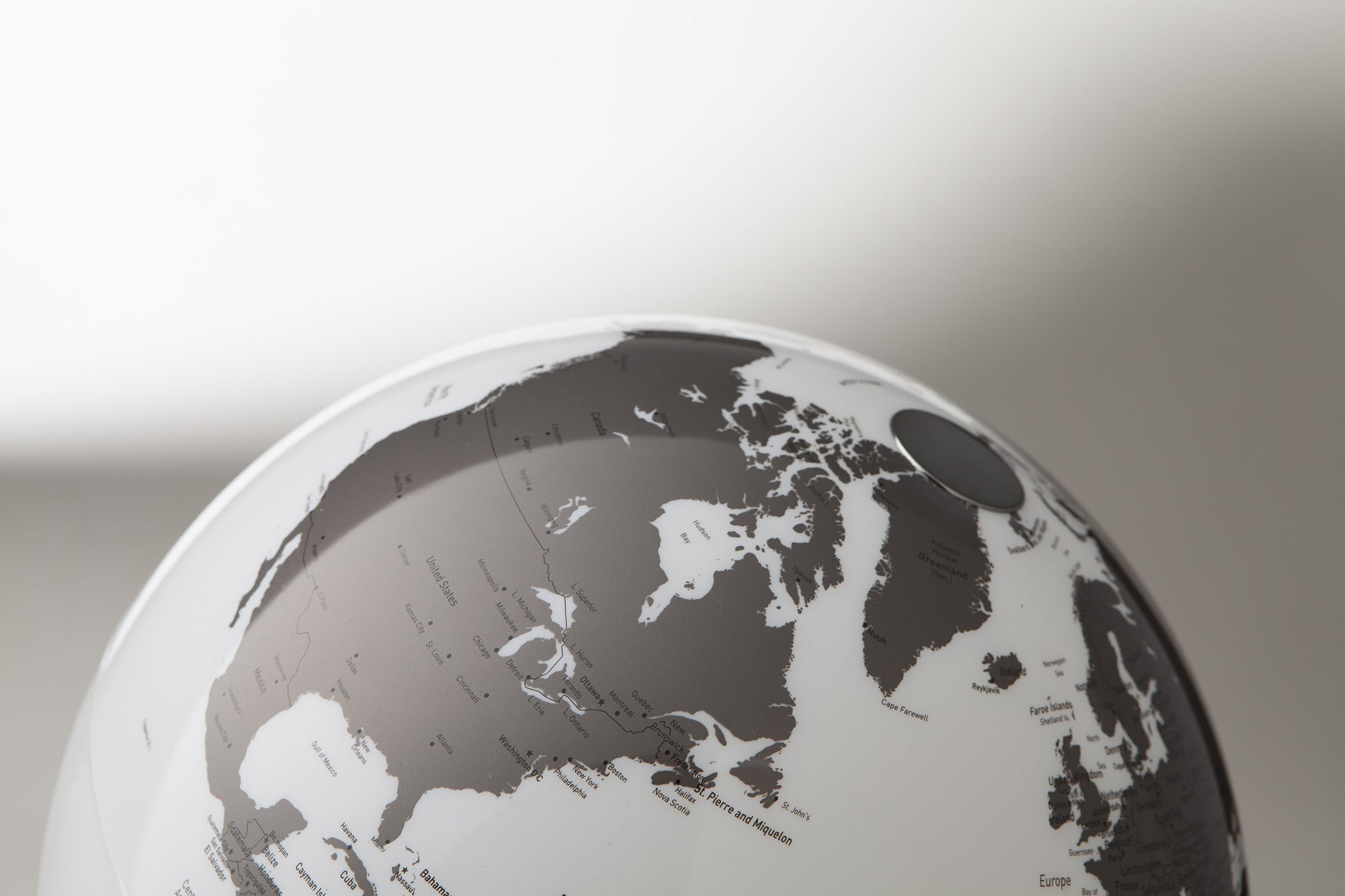 Light&Colour - Mappamondo luminoso di design - Charcoal - Inglese