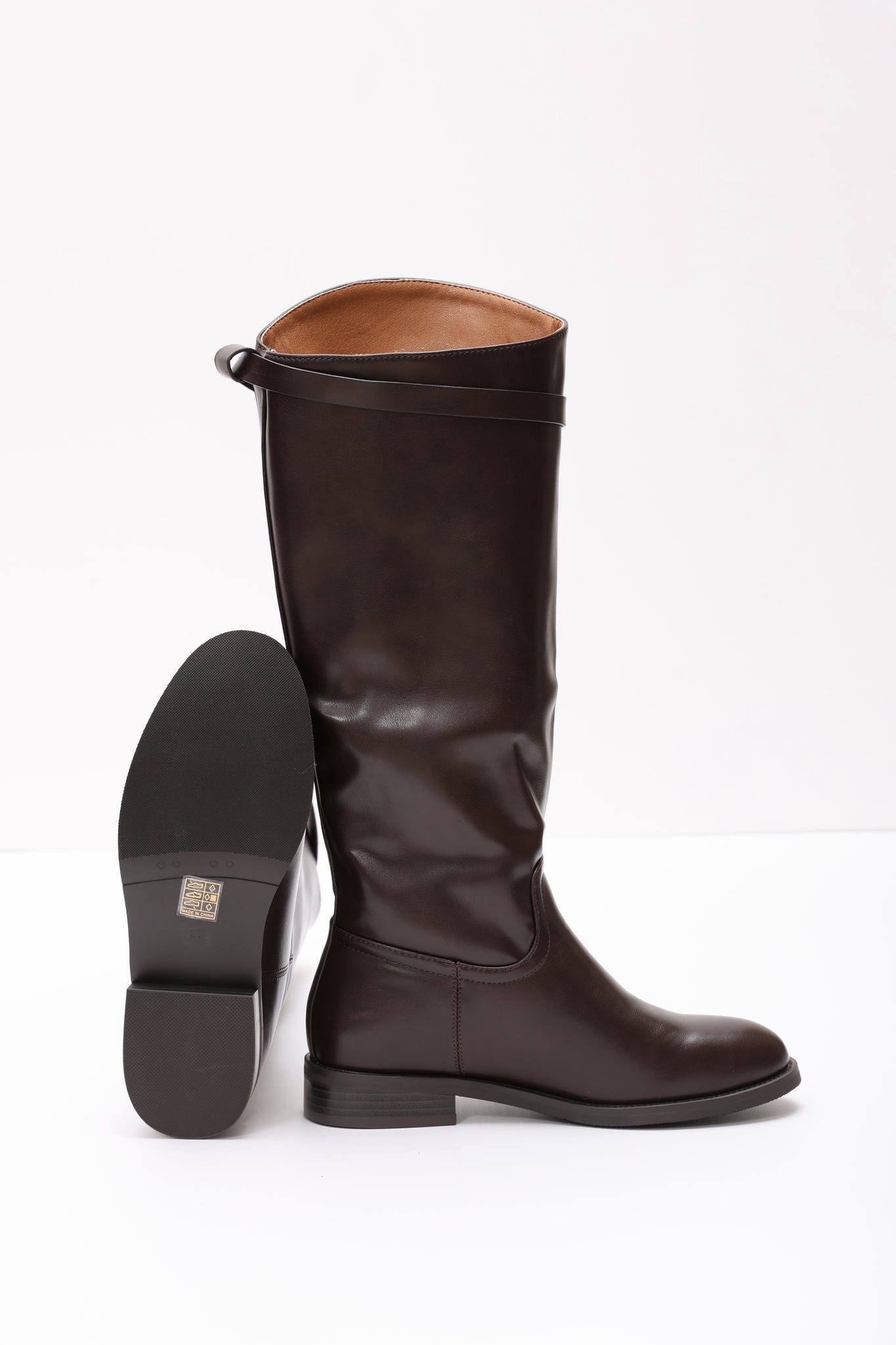 Stivale in simil pelle con fibbia dorata Marrone