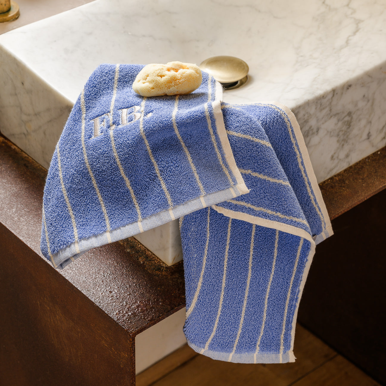Viso, mani, corpo Linea classica Righe cielo
