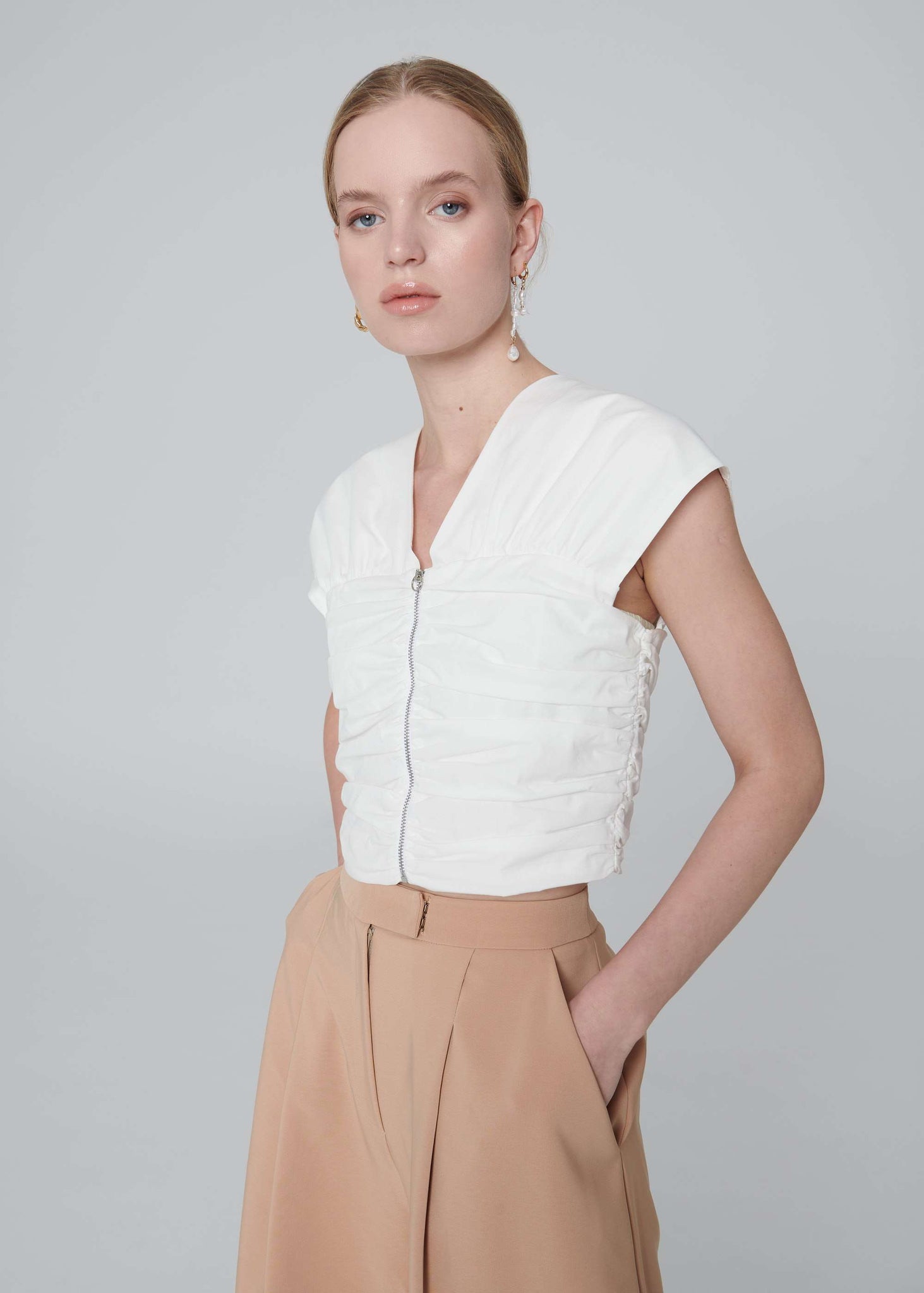 Top in popeline con balze bidirezionali - Bianco