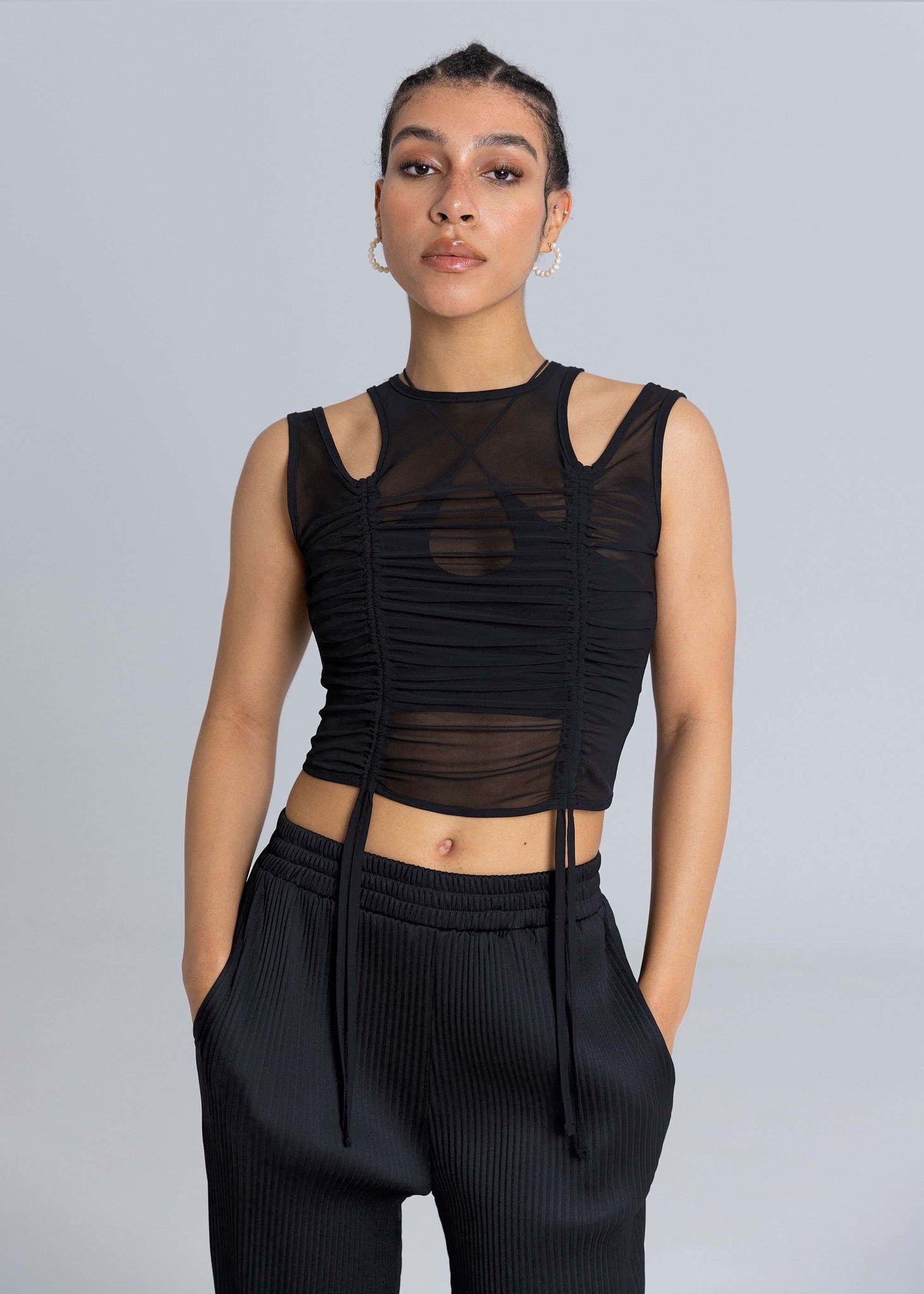 Top con nastro in rete ritagliato - Nero