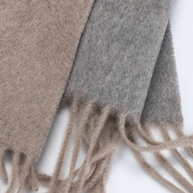 Sciarpa "Biella Frange" colore beige/grigio