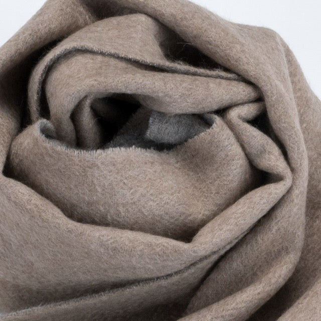 Sciarpa "Biella Frange" colore beige/grigio