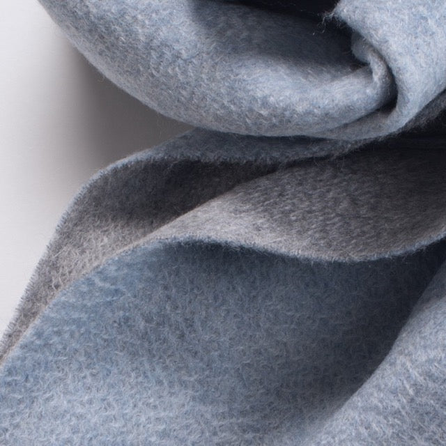 Sciarpa "Biella Frange" colore azzurro polvere