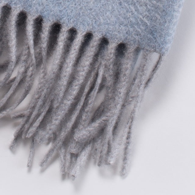Sciarpa "Biella Frange" colore azzurro polvere