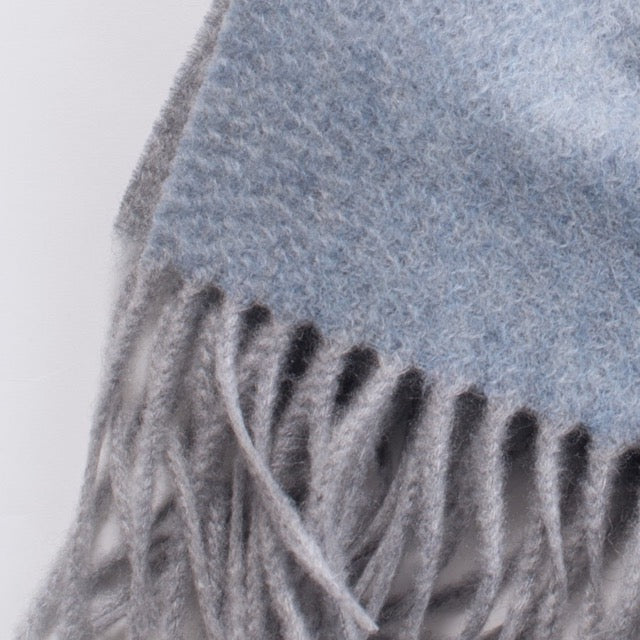 Sciarpa "Biella Frange" colore azzurro polvere