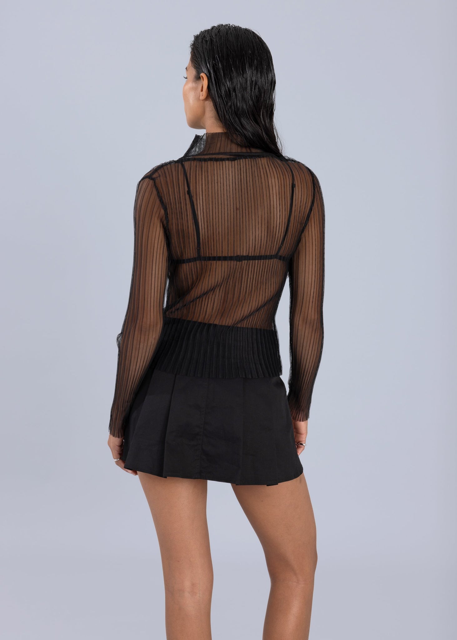 Top plissettato in rete con collo alto - Nero