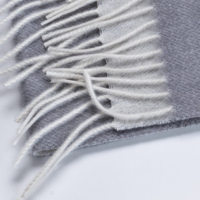 Sciarpa "Biella Frange" colore acciaio