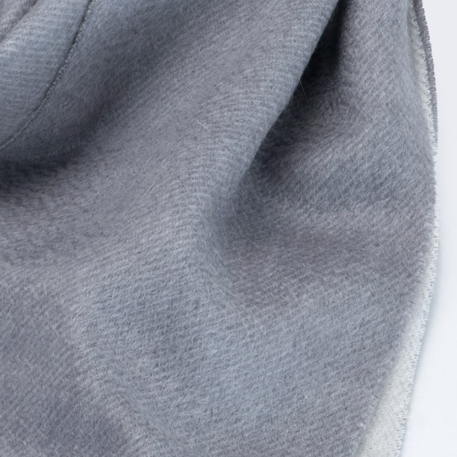 Sciarpa "Biella Frange" colore acciaio