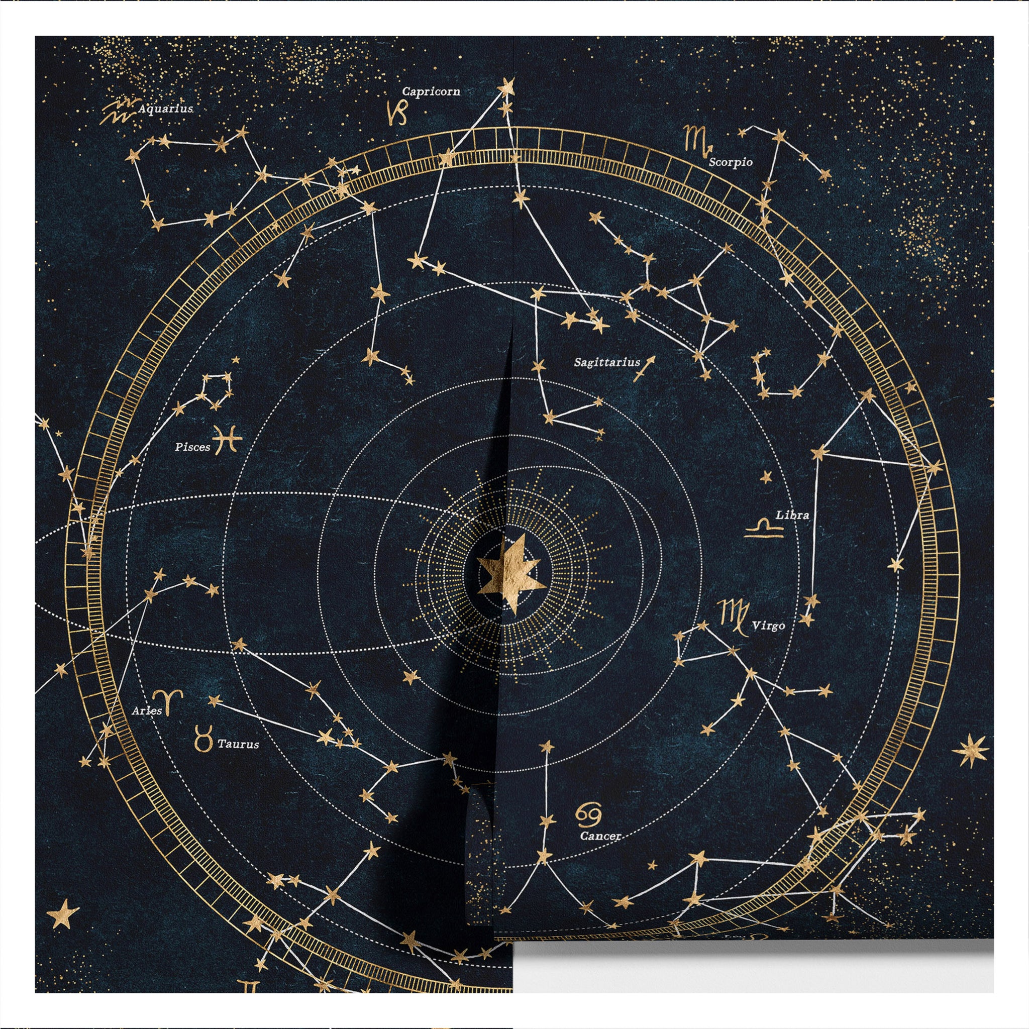 Carta da Parati Costellazioni Dorate su Sfondo Stellato - 2 rotoli di carta 90 cm x 260 cm - 4.68 mq