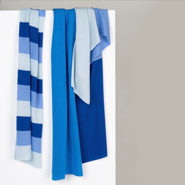 Sciarpa "Tricot Leggera"colore nuance di azzurro