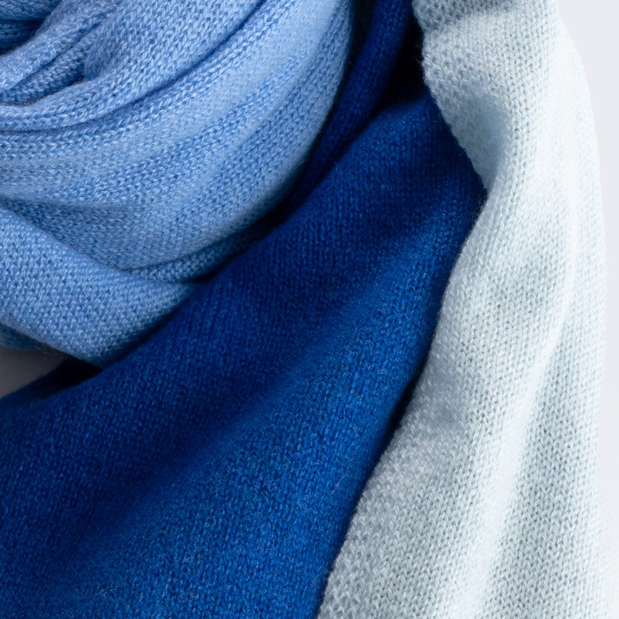 Sciarpa "Tricot Leggera"colore nuance di azzurro