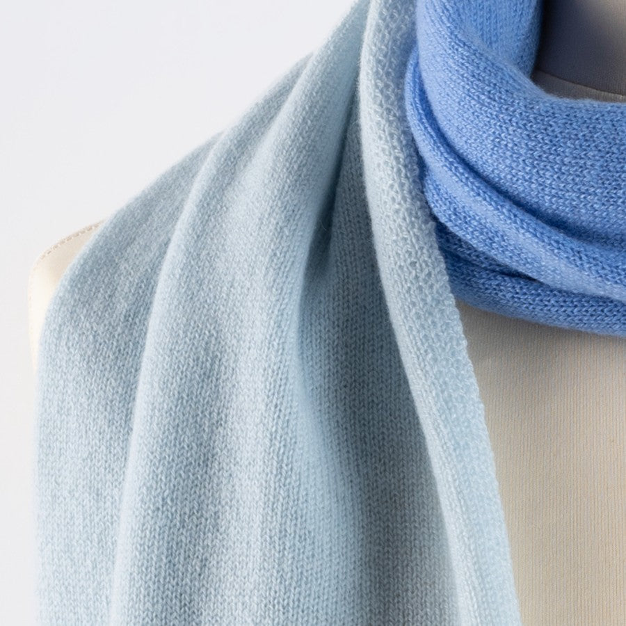 Sciarpa "Tricot Leggera"colore nuance di azzurro