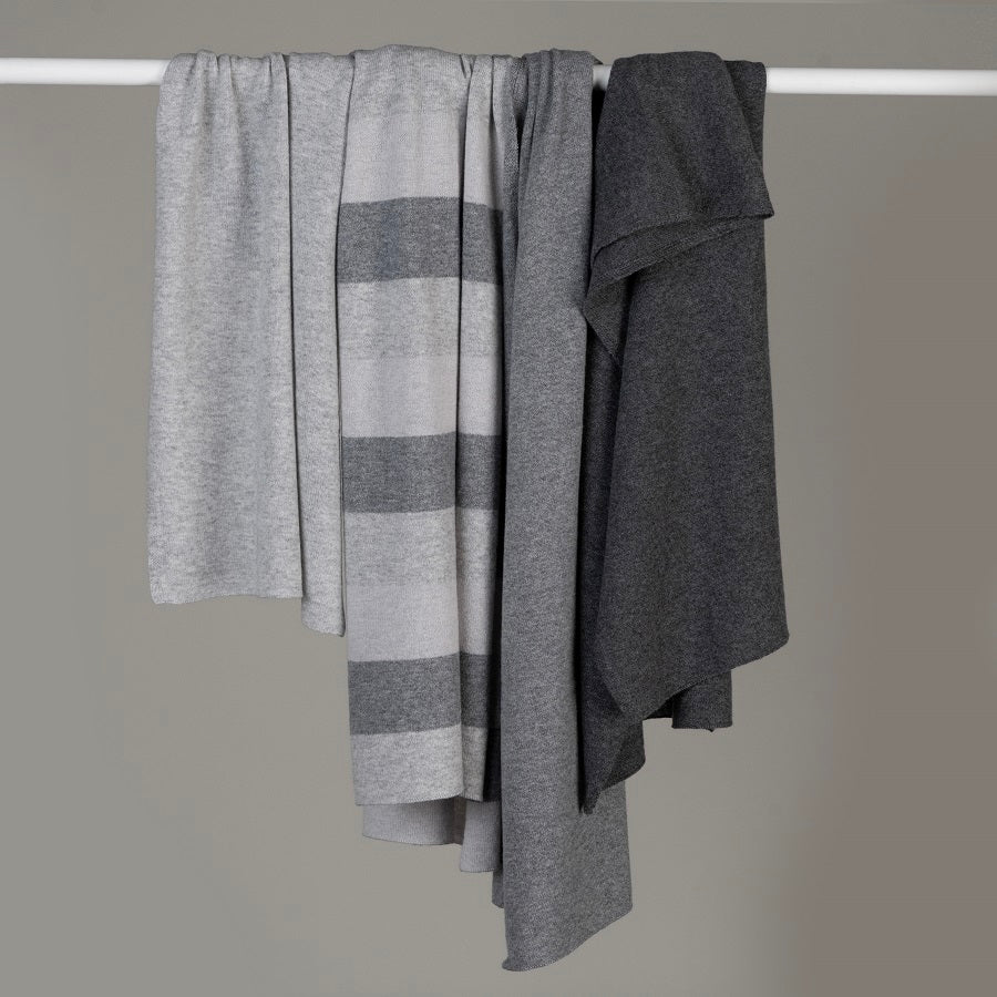 Sciarpa  "Tricot Leggera" colore nuance di grigio