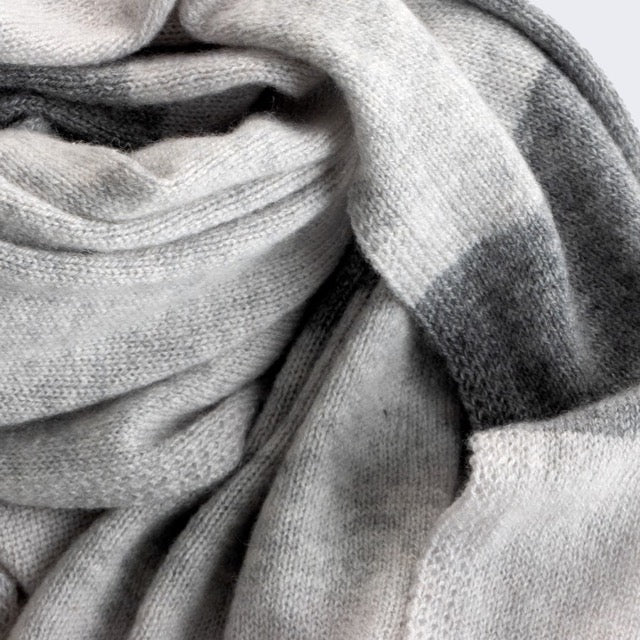 Sciarpa  "Tricot Leggera" colore nuance di grigio