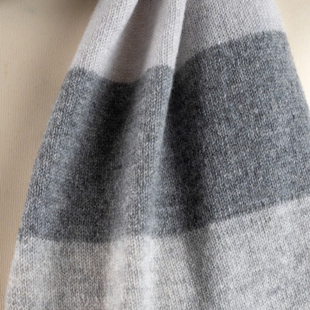 Sciarpa  "Tricot Leggera" colore nuance di grigio