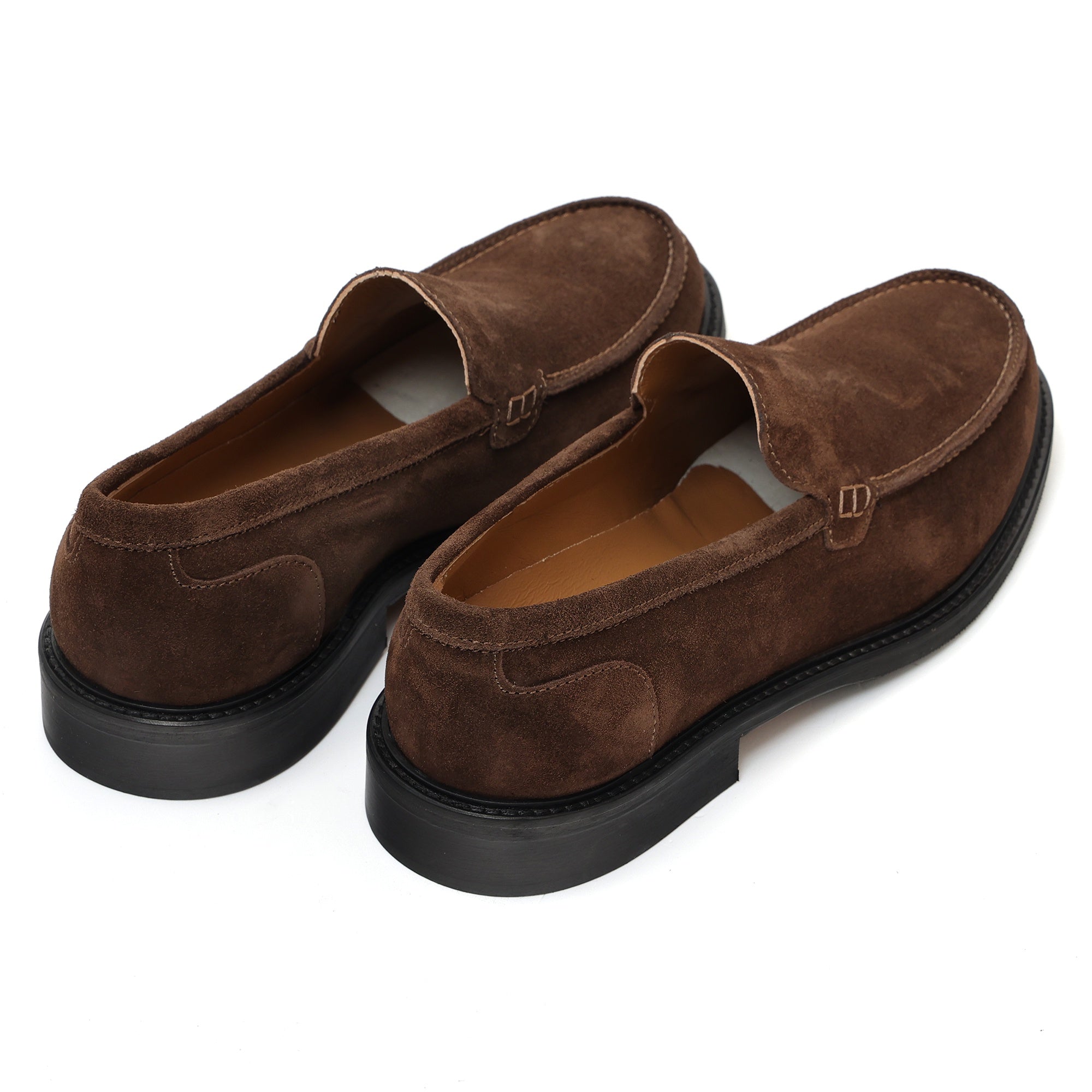 Mocassino liscio in pelle scamosciata  con fondo in cuoio antiscivolo Marrone