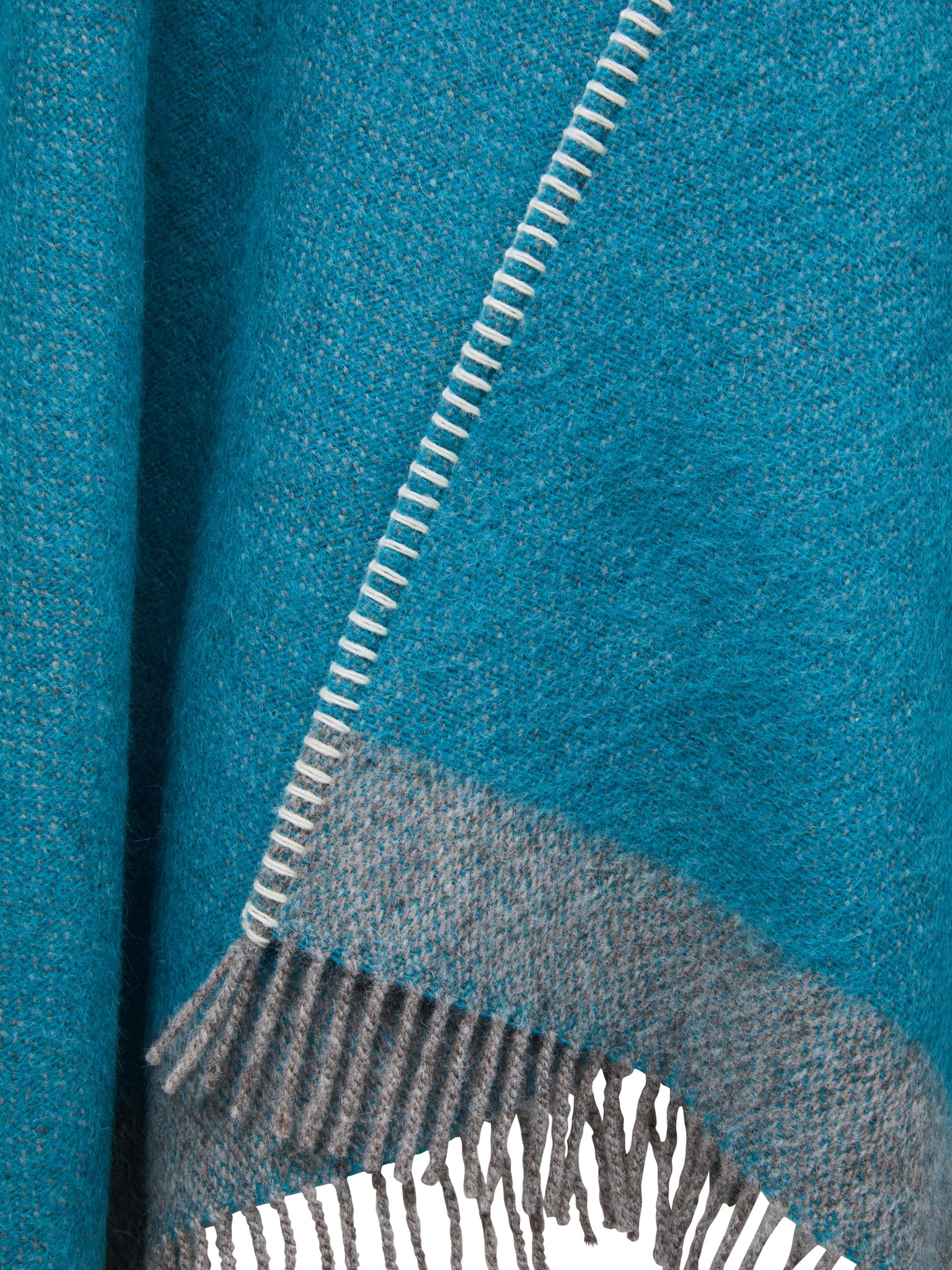 Flavia Poncho Pavone