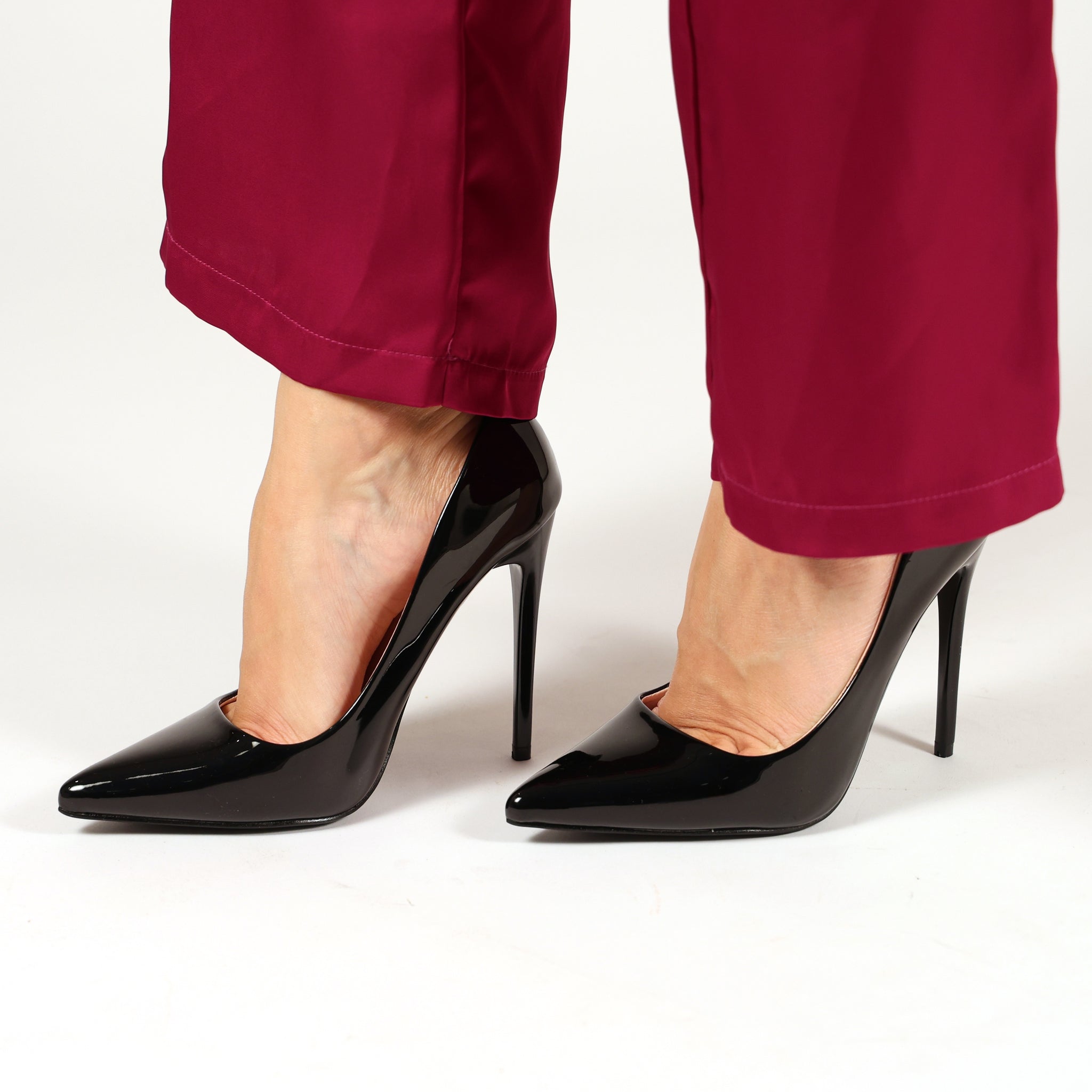 Dècolletè pumps in simil pelle verniciata con tacco a spillo Nero