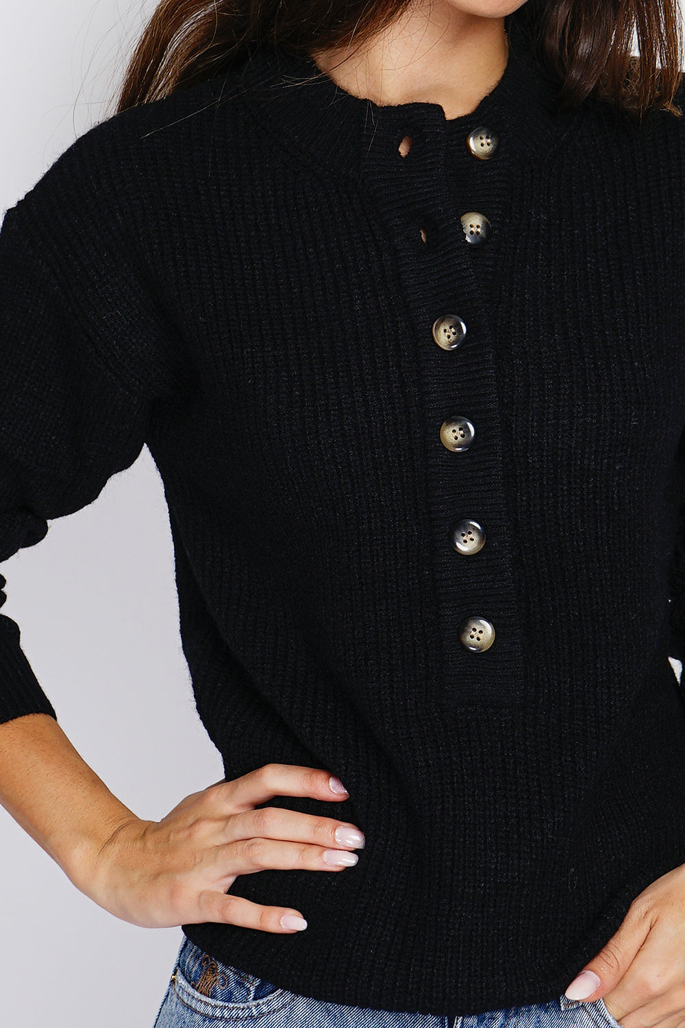 Maglione a collo alto, abbottonatura elegante, maglia a coste Nero