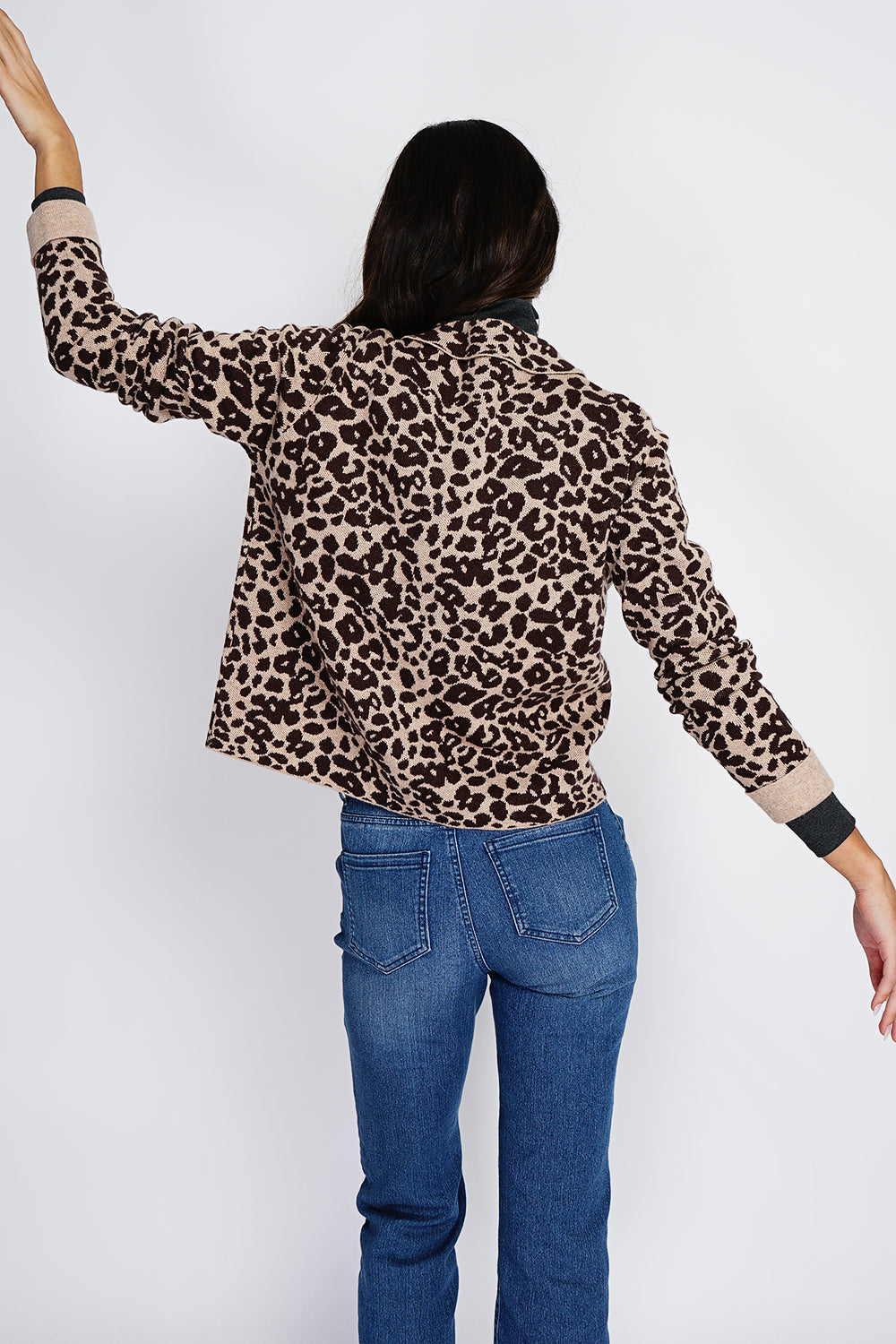 Gilet con bottoni fantasia, lavorazione a maglia leopardata, tasche con patta a maniche lunghe Cammello Scuro