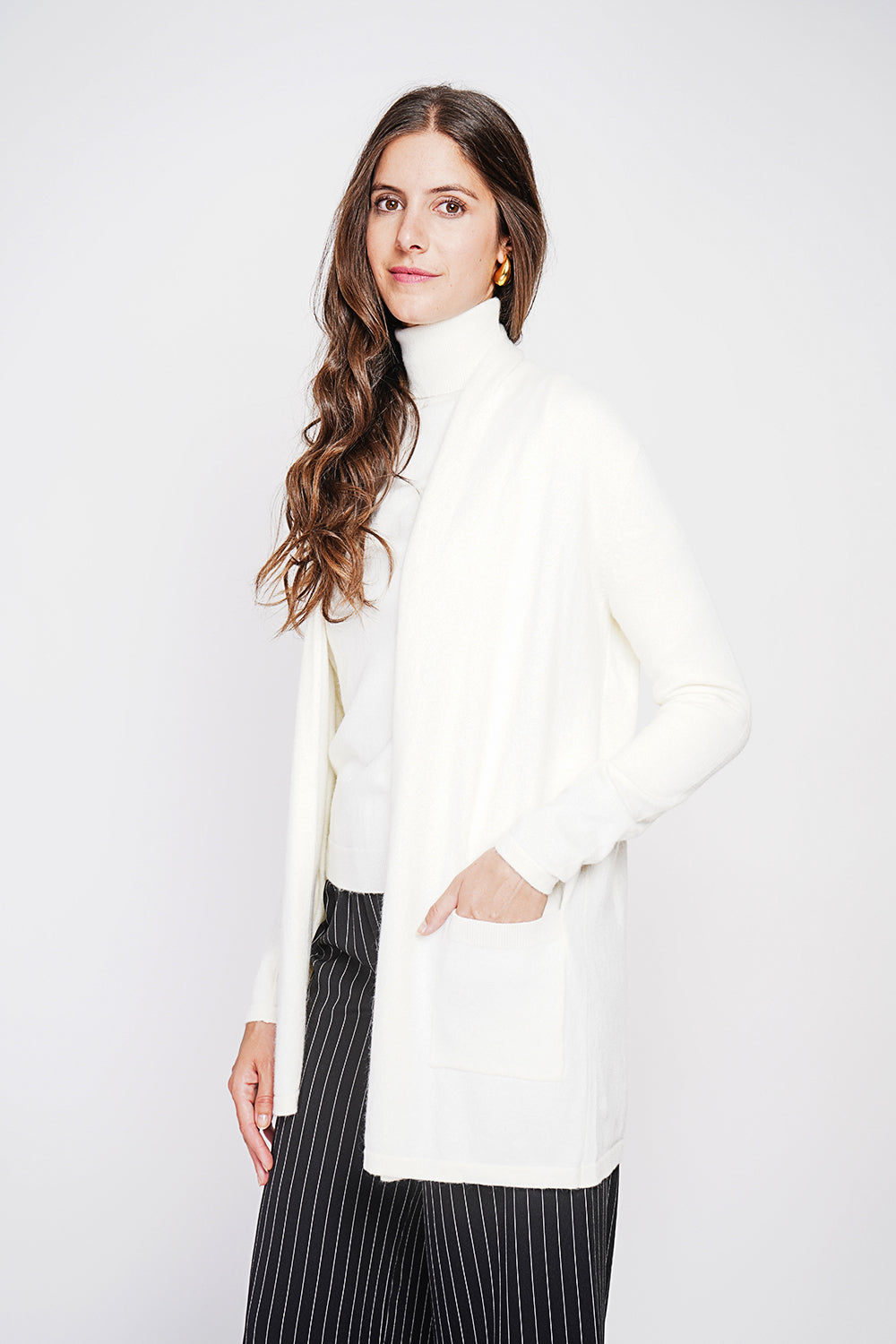Cardigan lungo con collo a scialle, tasche anteriori e maniche lunghe in 2 fili Naturale