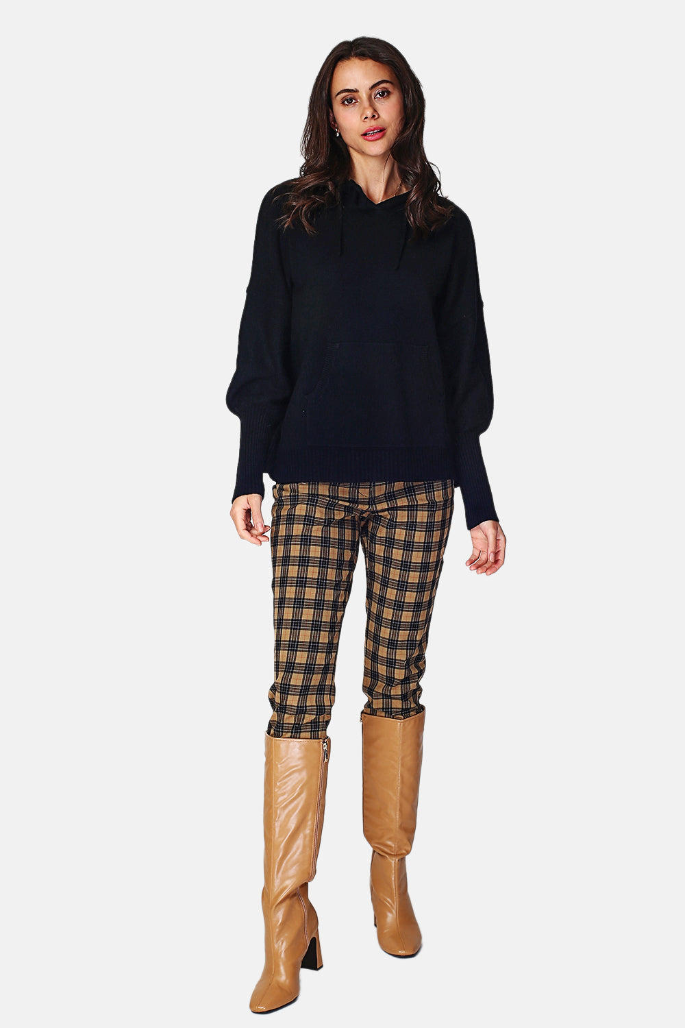 Maglione con cappuccio e tasca frontale a maniche lunghe Nero