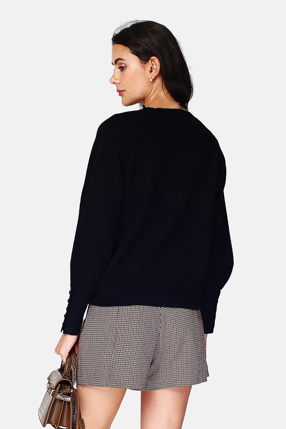 Maglione ampio con scollo rotondo e maniche lunghe leggermente a sbuffo con abbottonatura sul fondo della manica Nero
