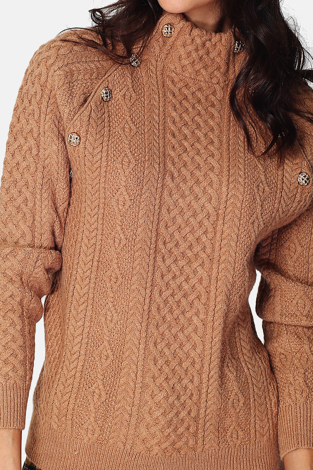 Maglione ampio con scollo rotondo e maniche lunghe leggermente a sbuffo con abbottonatura sul fondo della manica Cammello