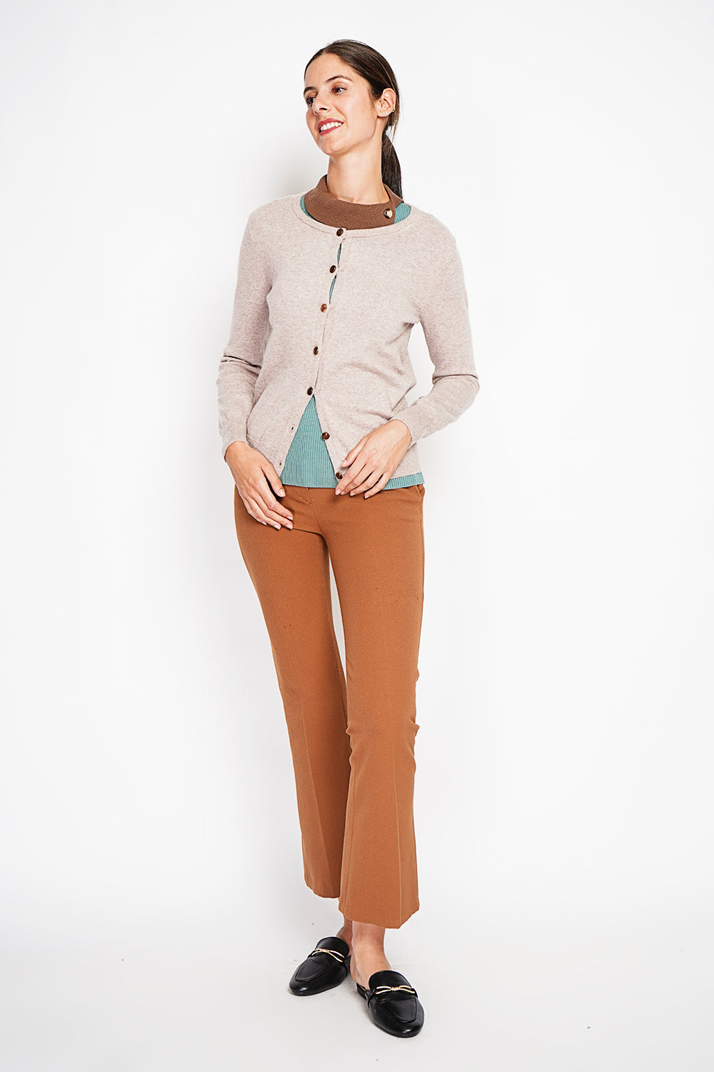 Elegante gilet girocollo con bottoni e maniche lunghe Deserto