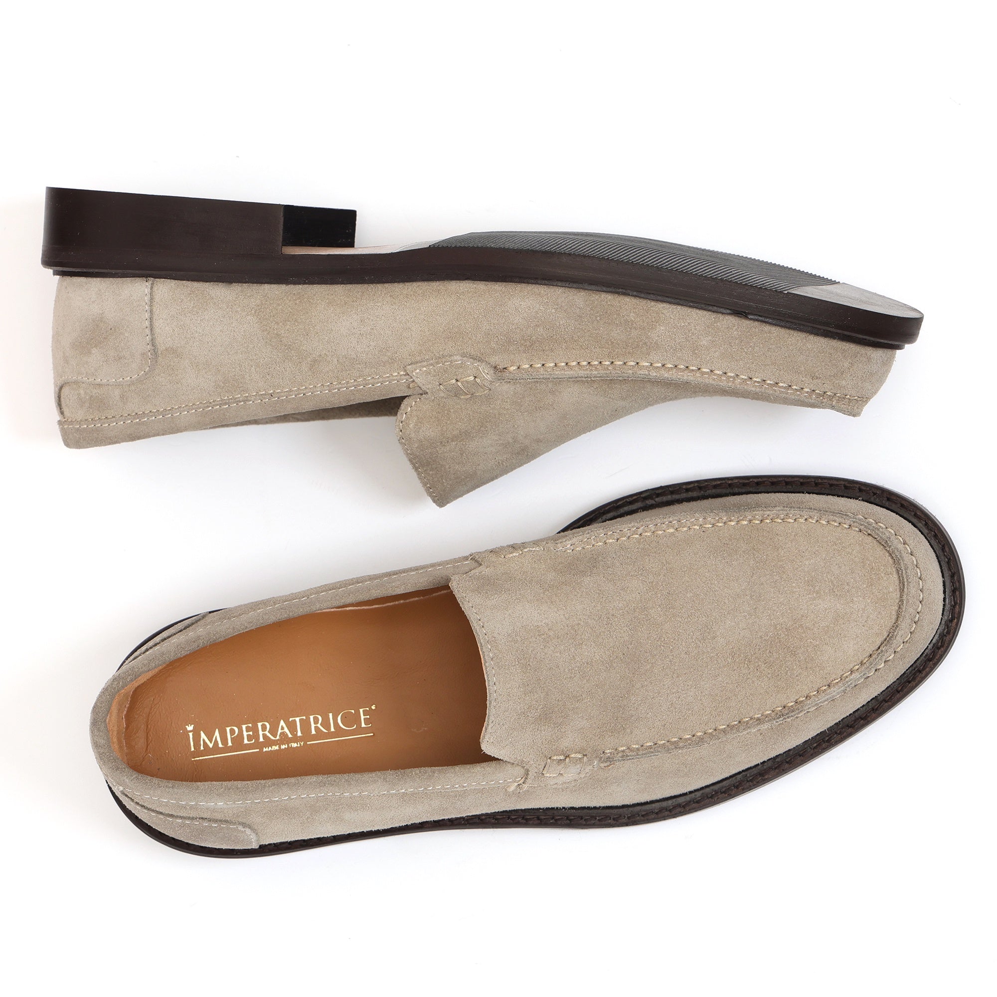 Mocassino liscio in pelle scamosciata  con fondo in cuoio antiscivolo Taupe