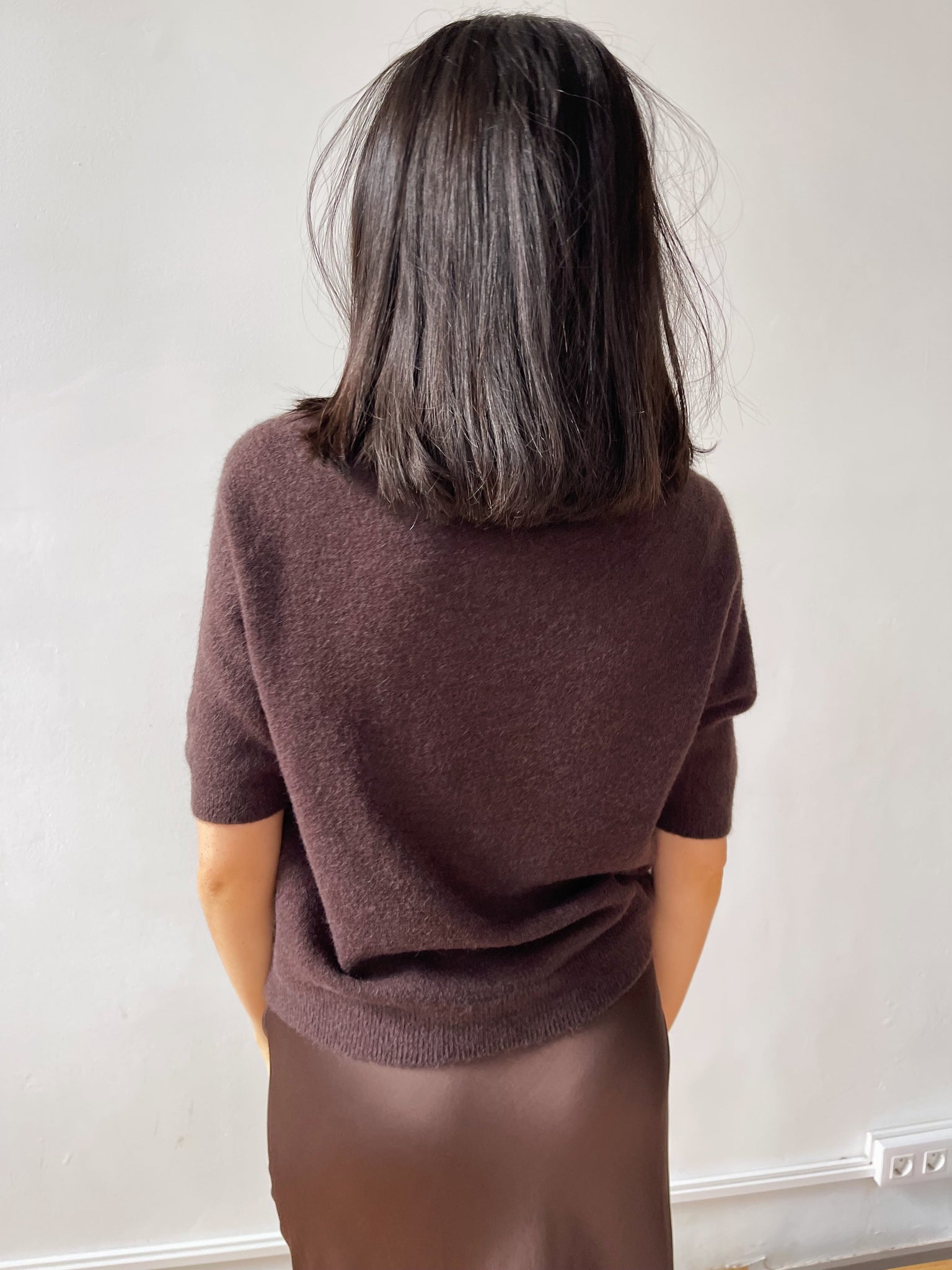 Maglietta lavorata a maglia color cioccolato