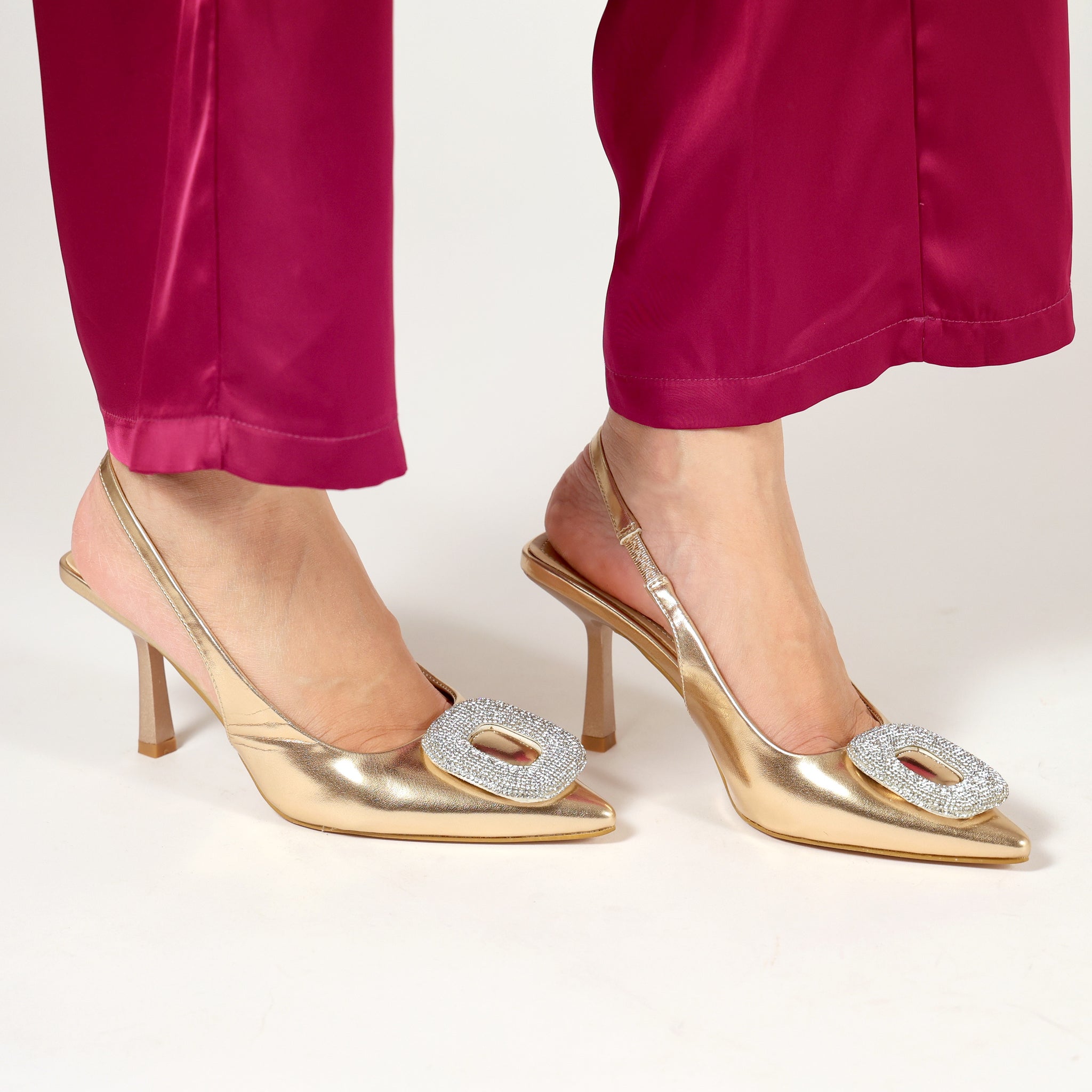Dècolletè slingback in simil pelle con dettaglio strass sulla punta Champagne