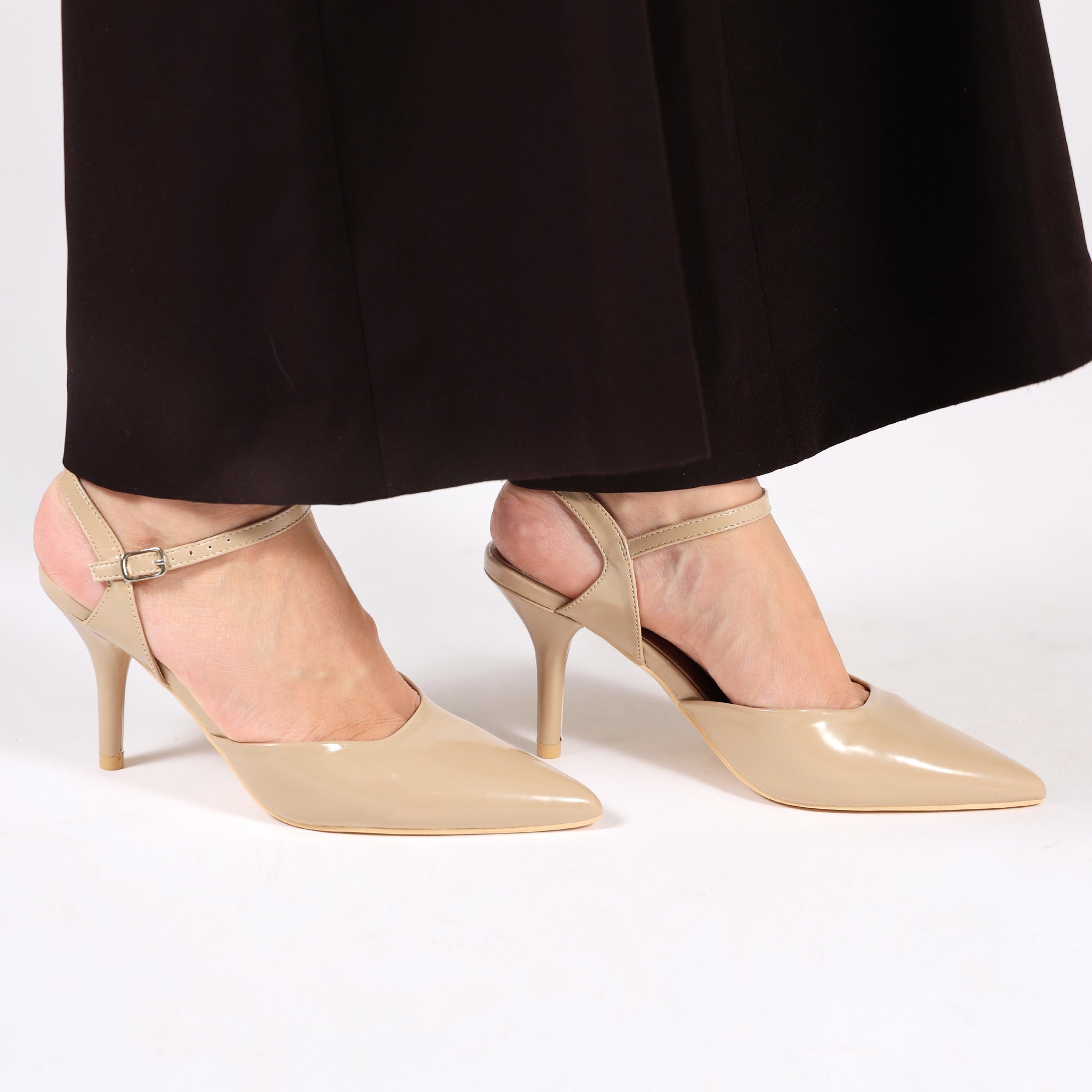 Sandali in simil pelle verniciata con tacco Beige