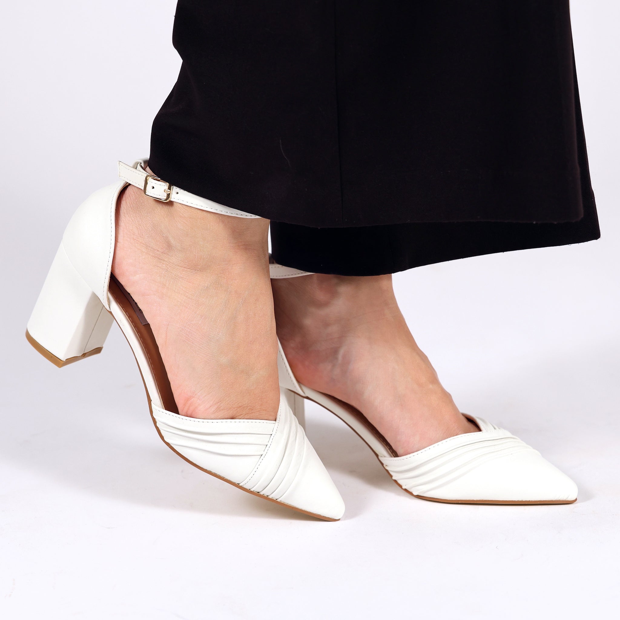 Sandali in simil pelle con tacco comodo quadrato Bianco