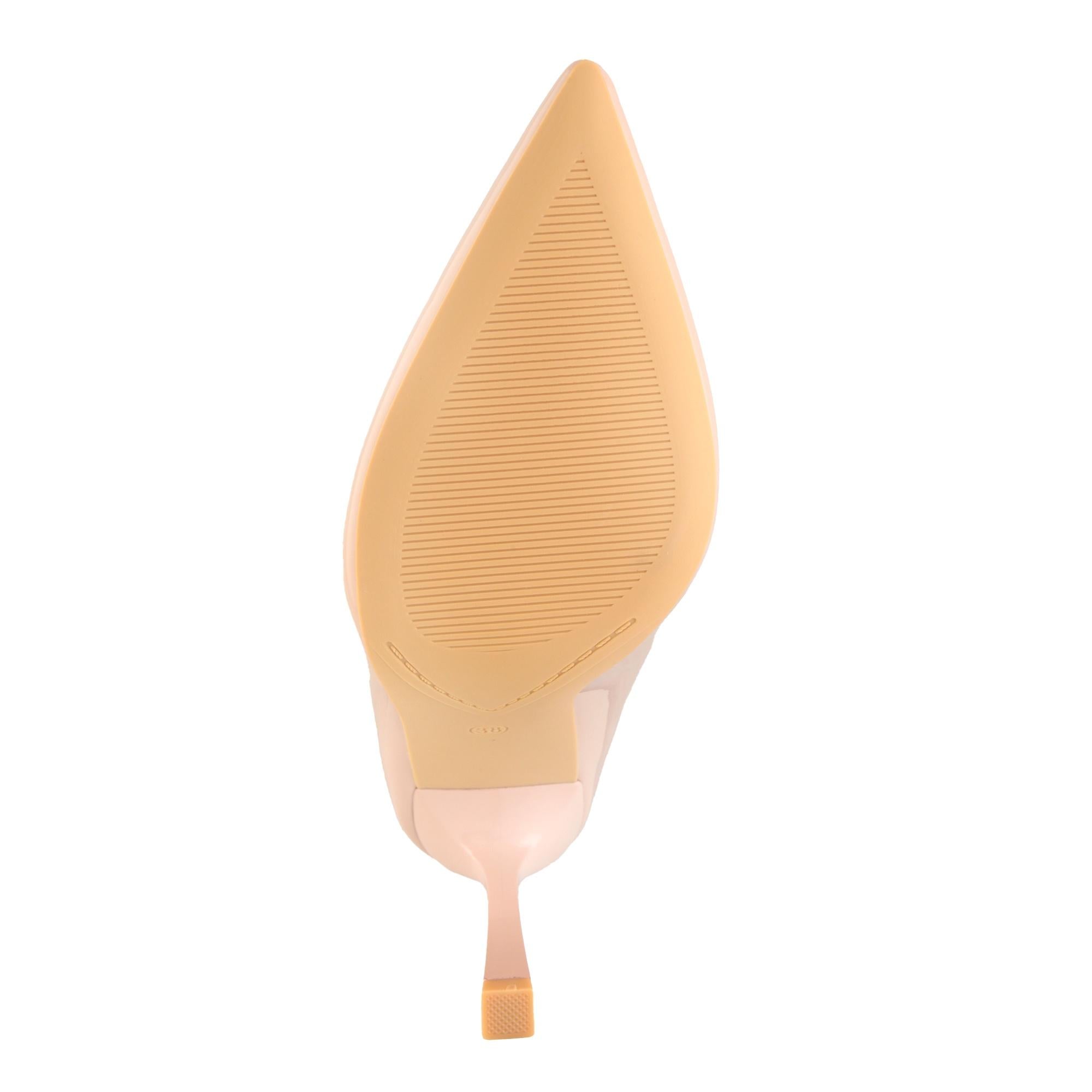 Dècolletè pumps verniciati con tacco alto a spillo Nude