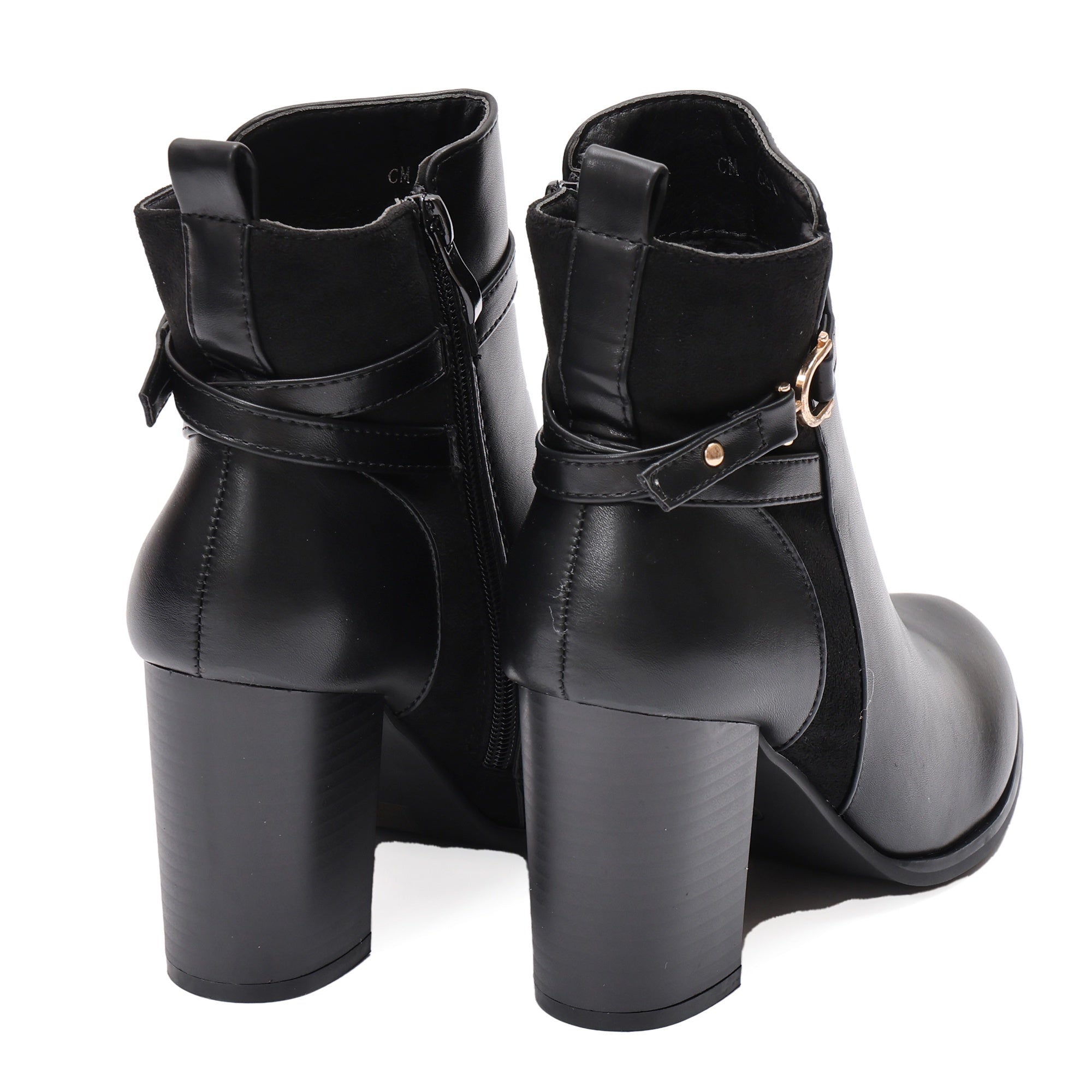 Stivaletti in simil pelle con tacco e fibbia dorata Nero