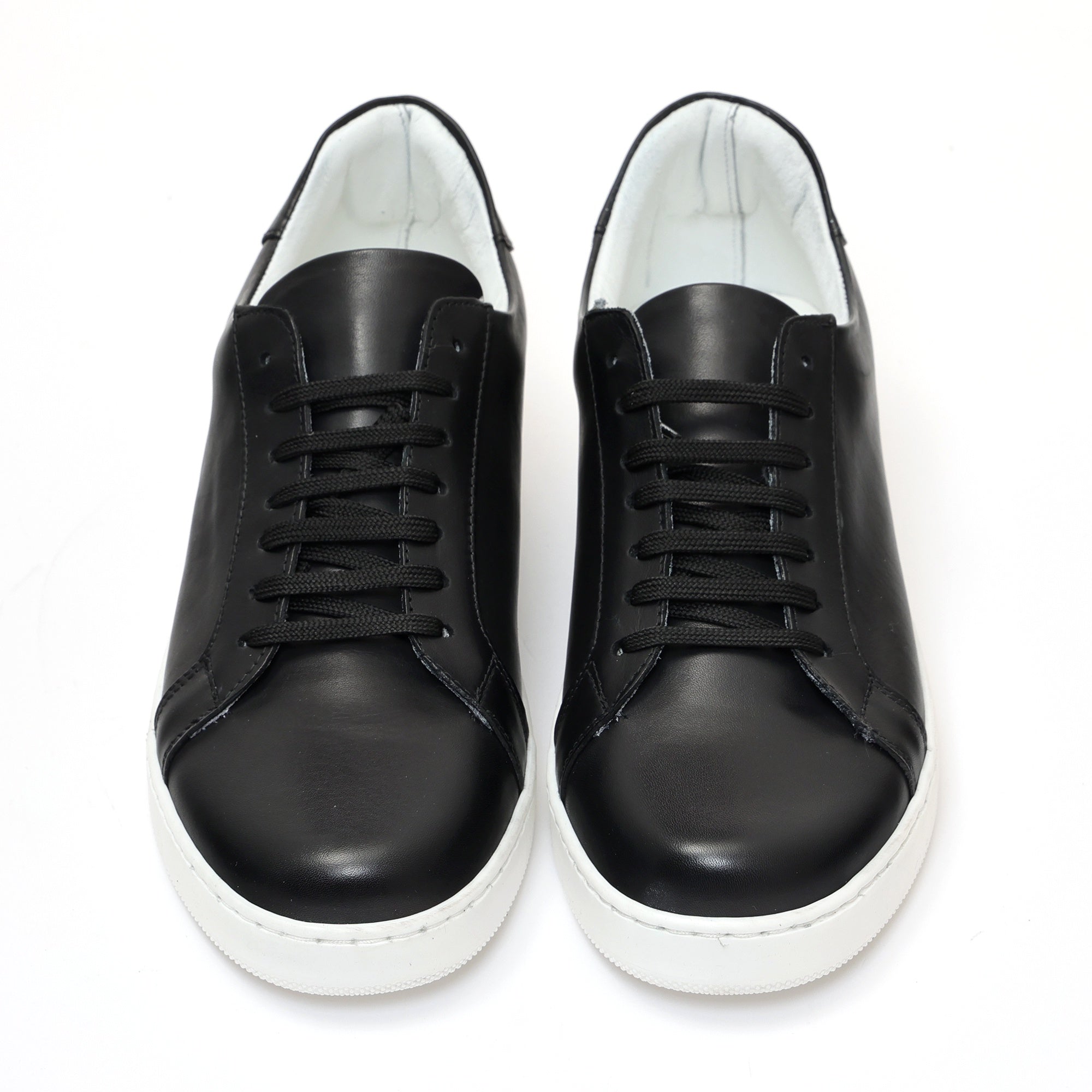 Sneakers stringate in pelle di vitello Nero