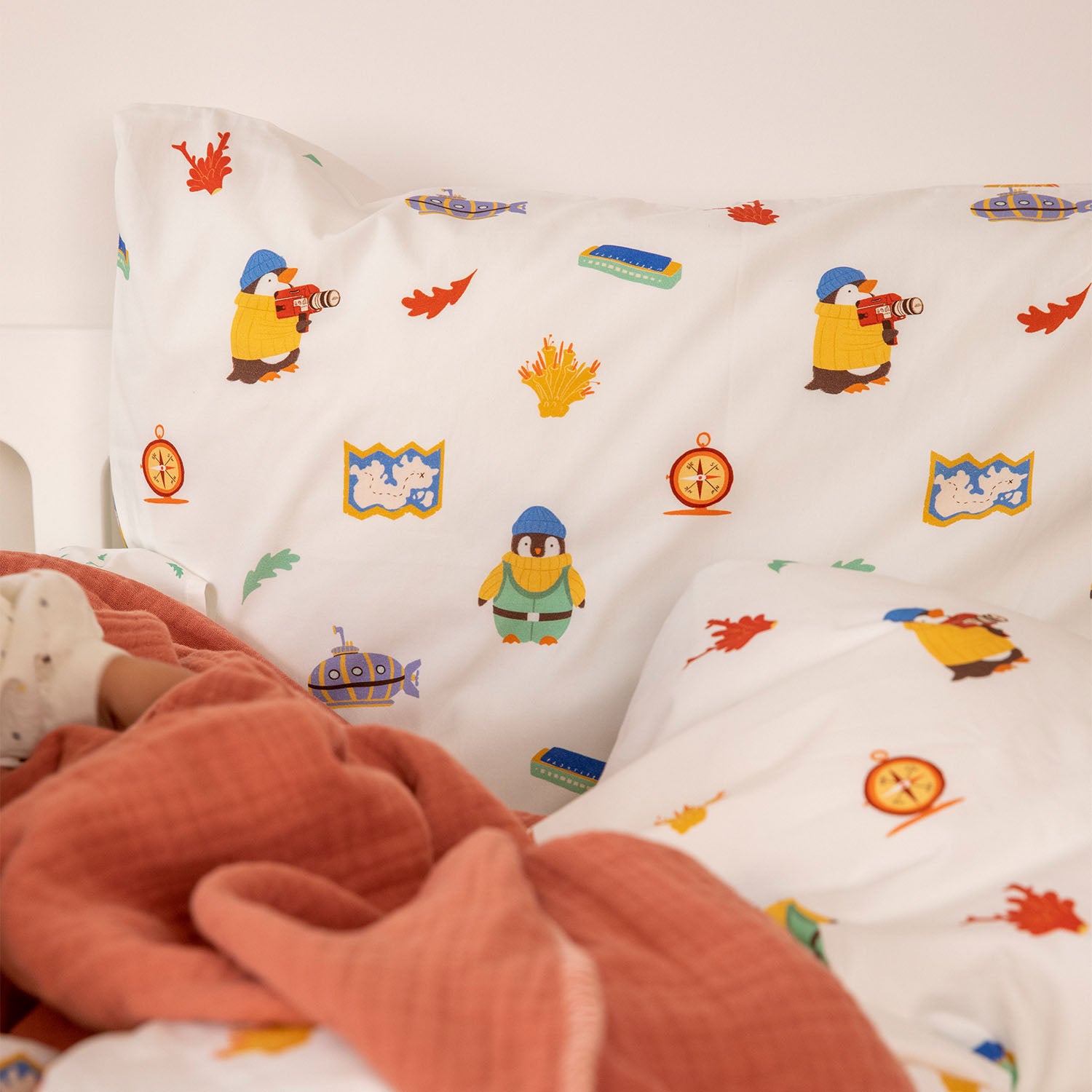 BABY DUVET COVER & PILLOW CASE PENGUIN, THE ADVENTURER