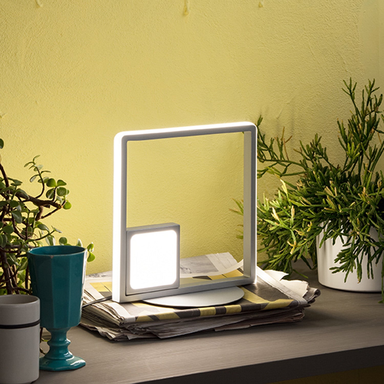 Dowel Lampada da Tavolo Argento