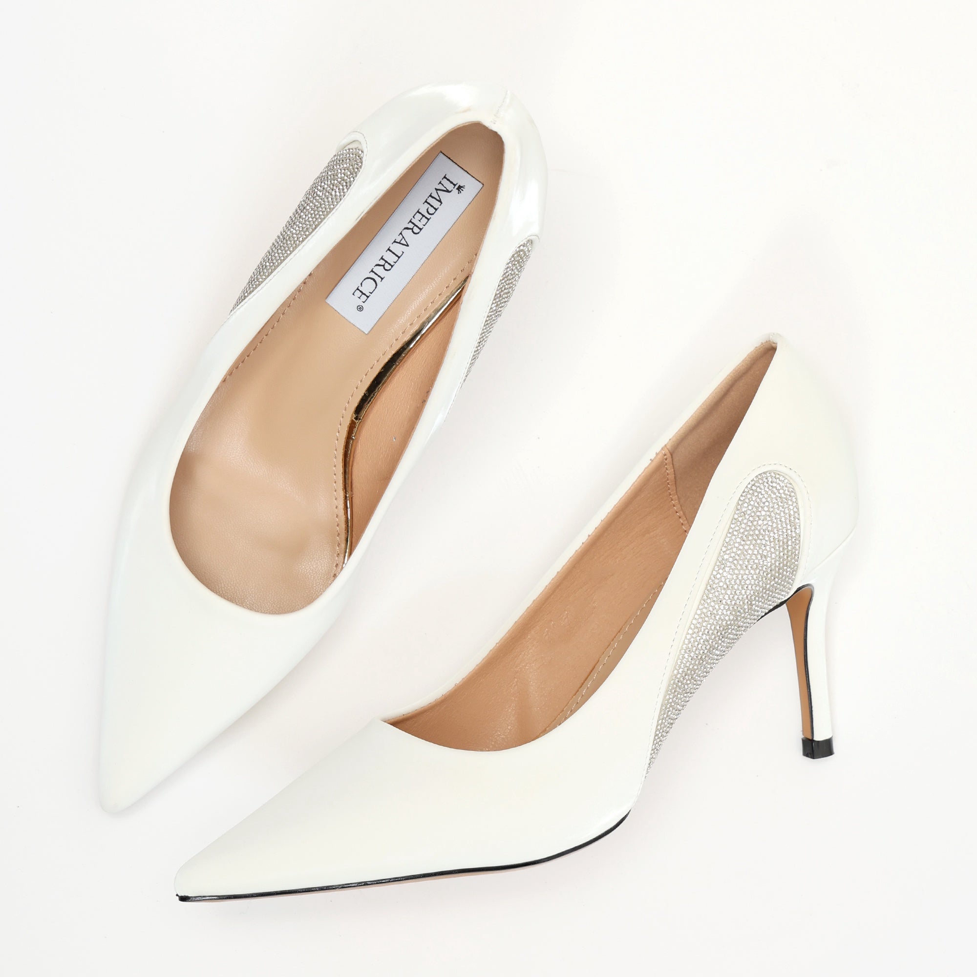 Dècolletè pumps in simil pelle verniciata con strass laterali Bianco