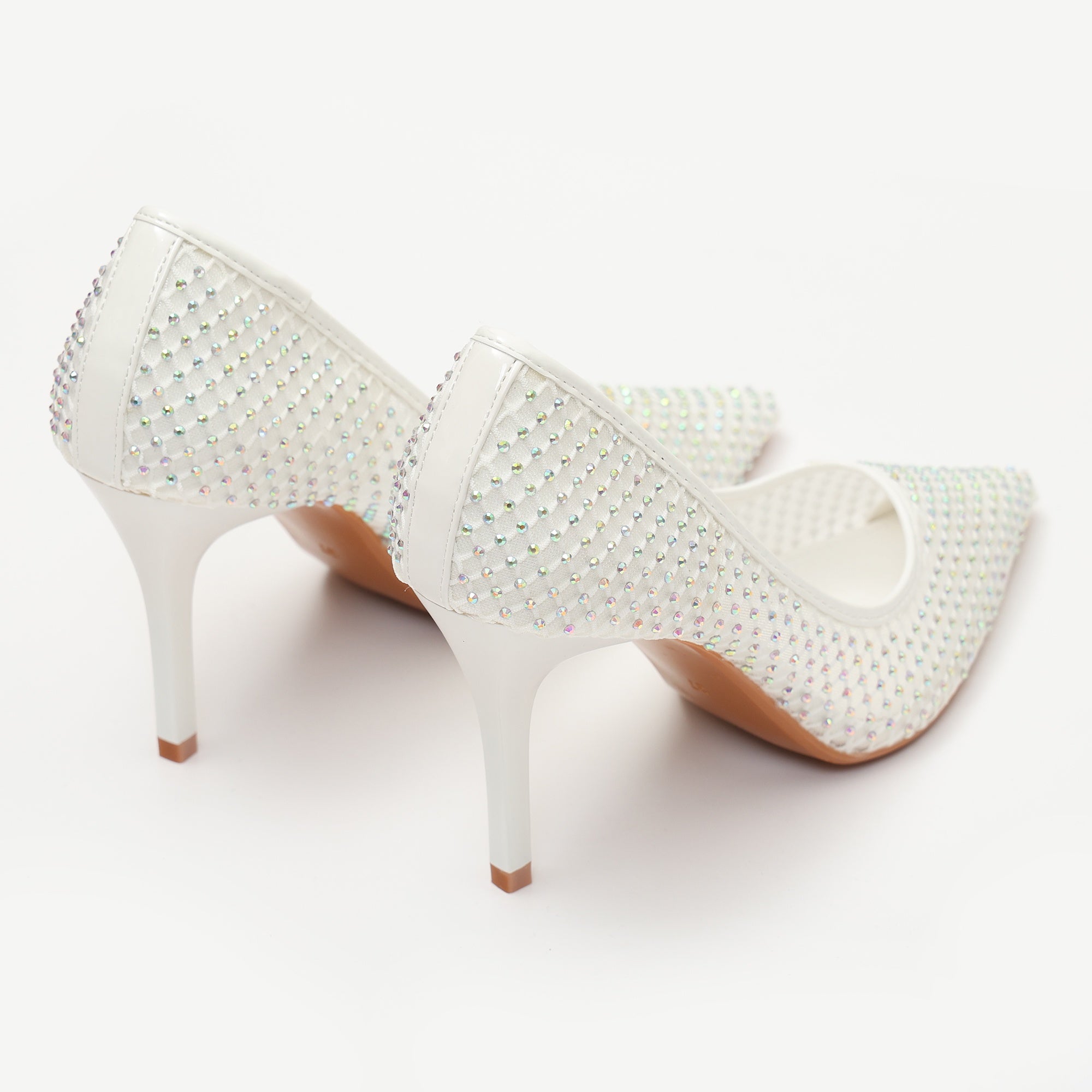Dècolletè pumps in simil pelle con tomaia bucherellata ricoperta di strass Bianco