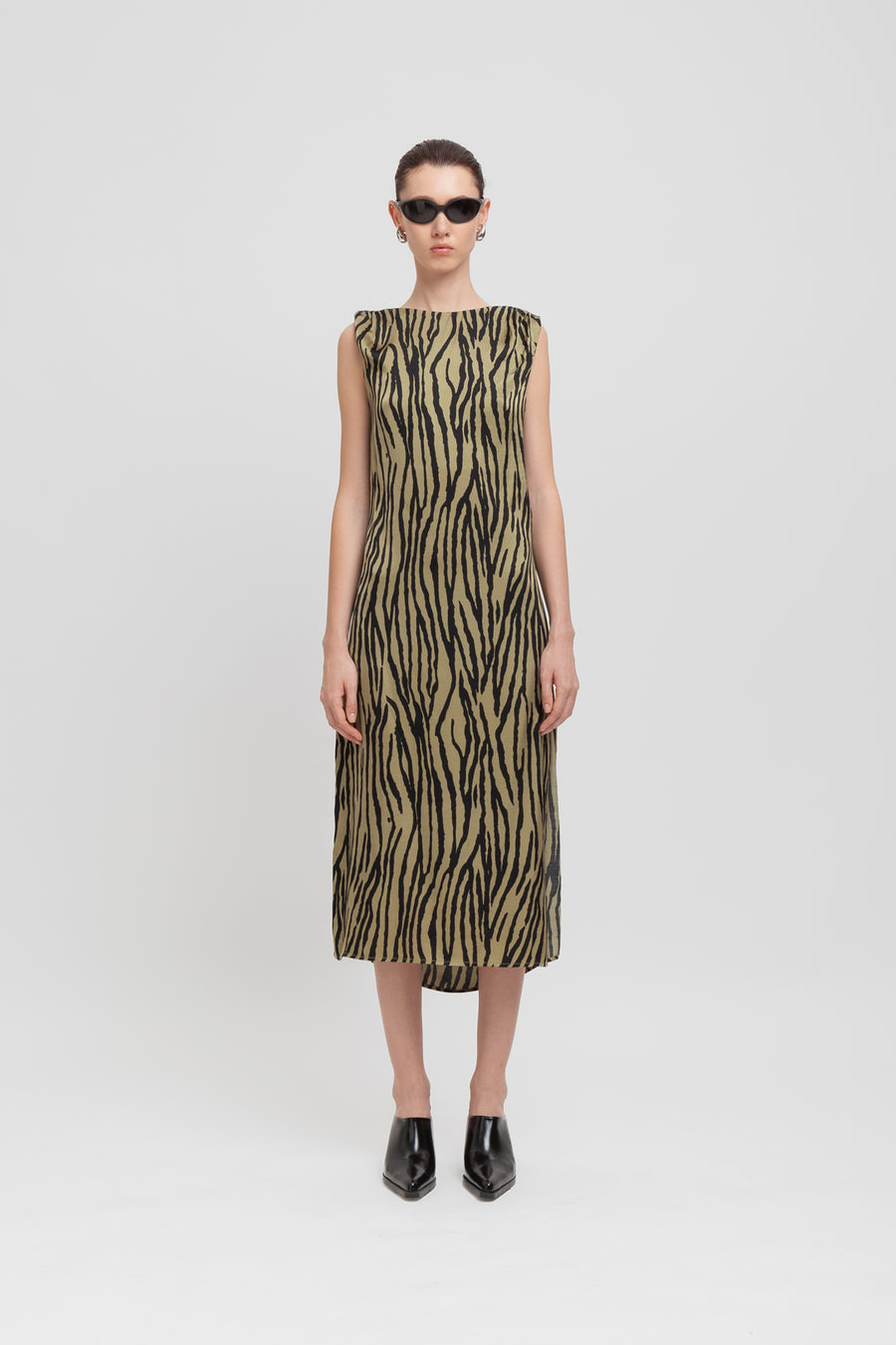 Abito con scollo sul retro