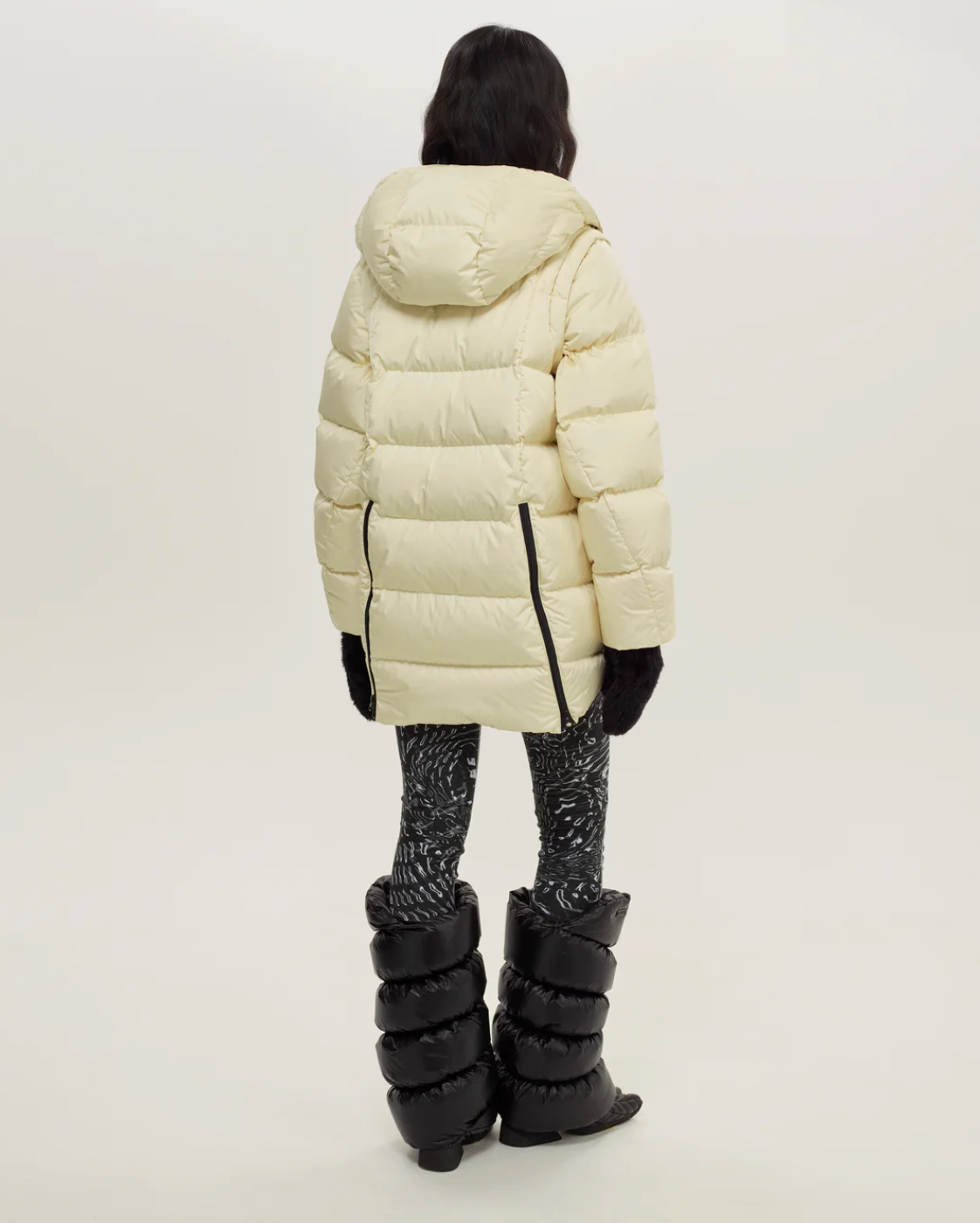 GUSCIO D'UOVO DI SALICE MONOCROMATICO