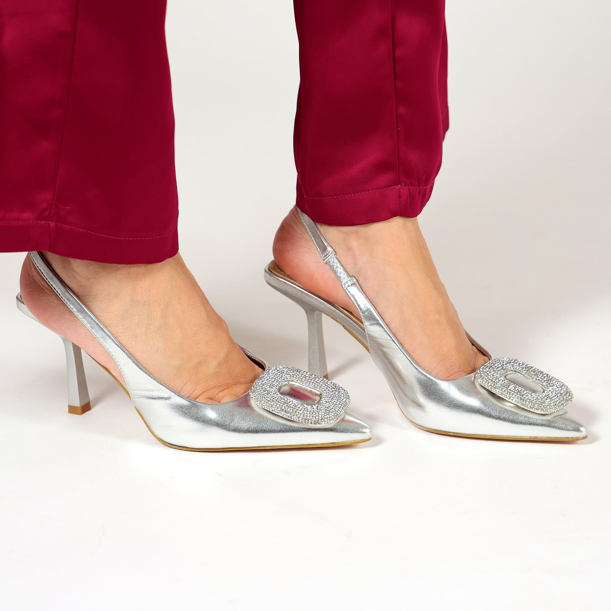 Dècolletè slingback in simil pelle con dettaglio strass sulla punta Argentato