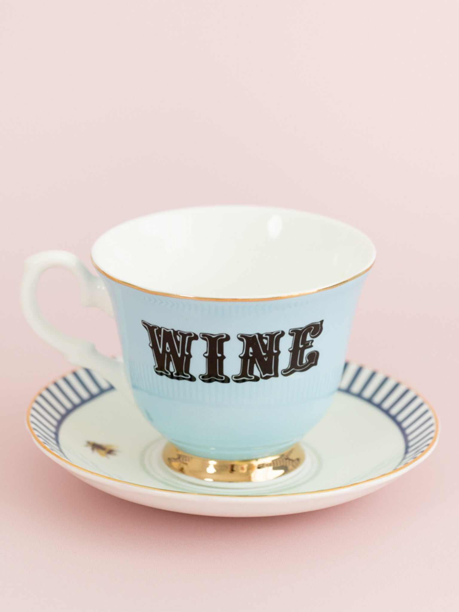 Tazza da tè e piattino con scritta Vino