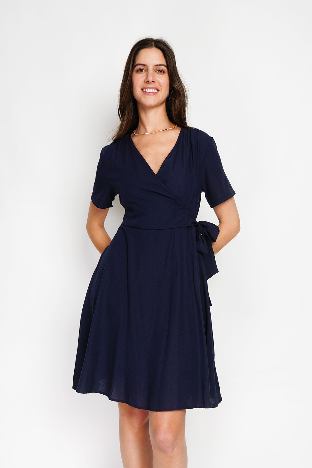 Abito avvolgente con cintura e maniche lunghe Blu navy