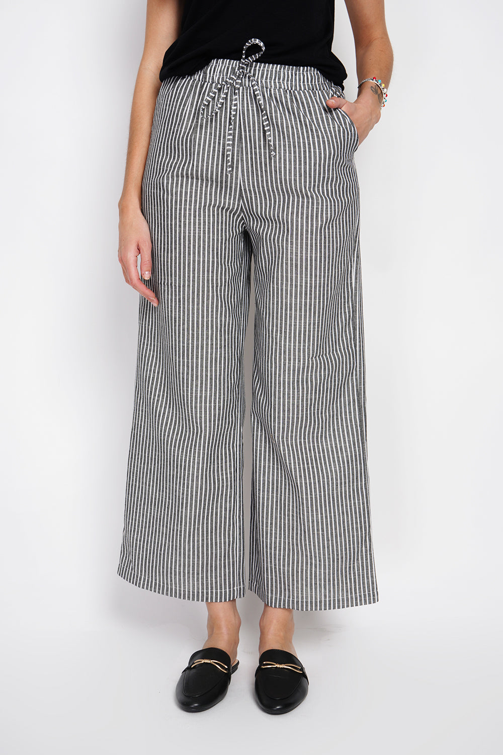 Pantaloni a righe a vita alta con coulisse e tasche Nero